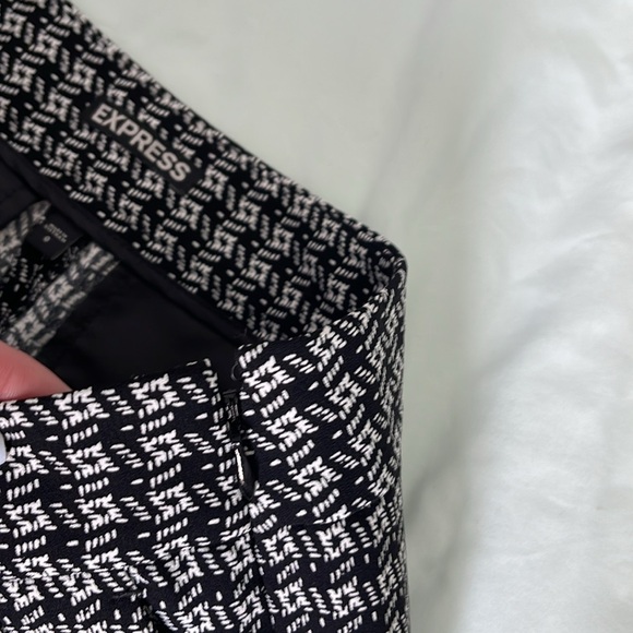 Express Shorts with pockets - Picture 2 of 3